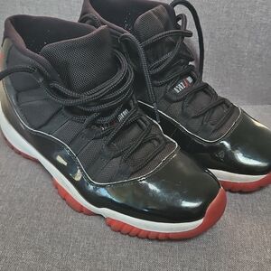 Air Jordan 11 retro Black and Red High-Top Sneakers. Men Size 9.5
